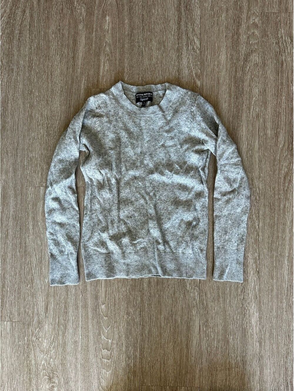 Banana Republic women's light grey long sleeve cashmere sweater
